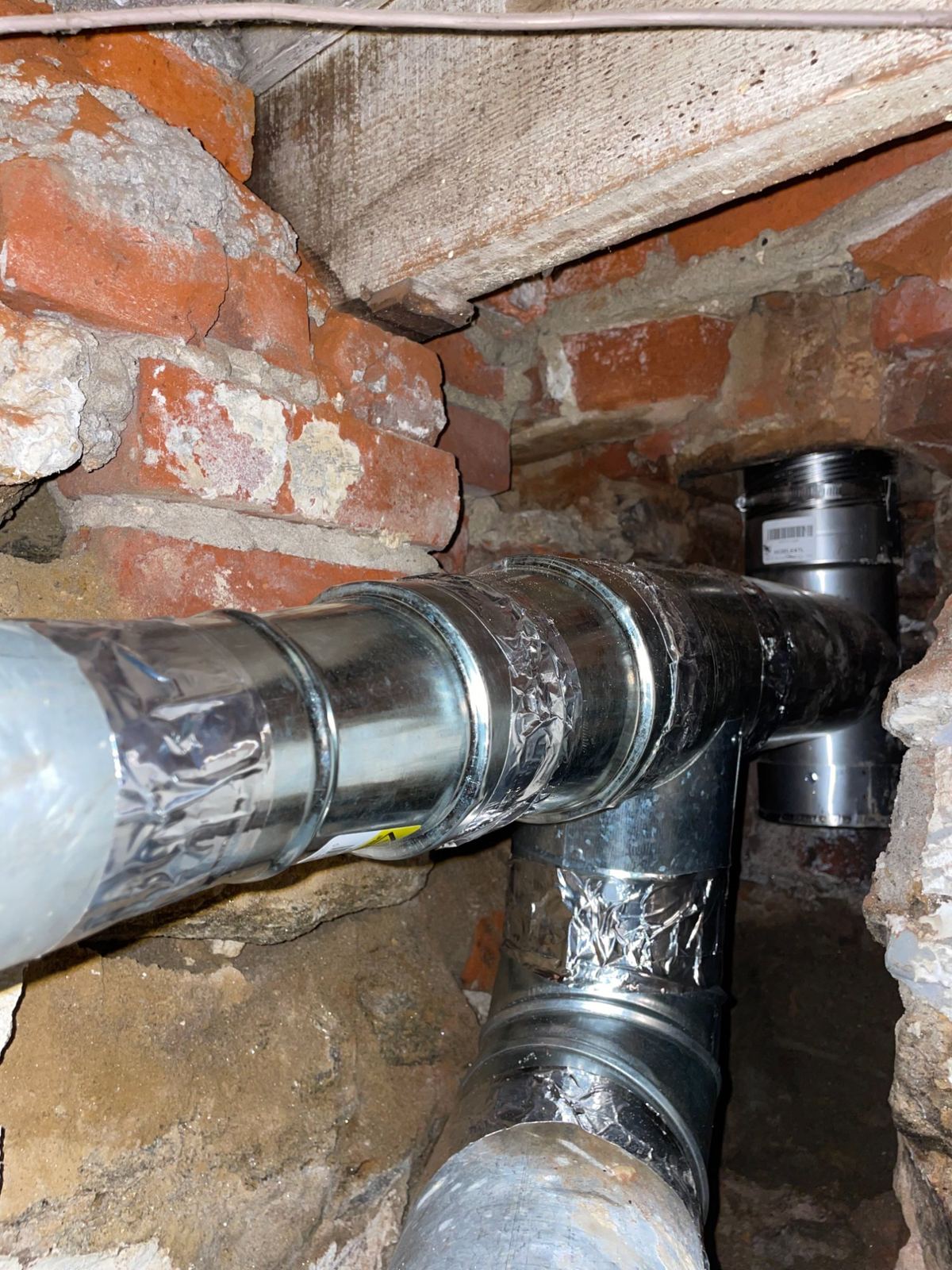Metal vent connection detail for home airflow service